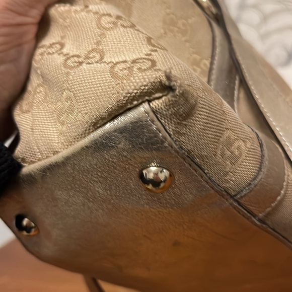 Gucci Abbey Monogram Tote - Picture 11 of 14